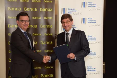 from left to right: Mr Román Escolano, Vice-President of the EIB, and Mr José Ignacio Goirigolzarri, President of Bankia Bank