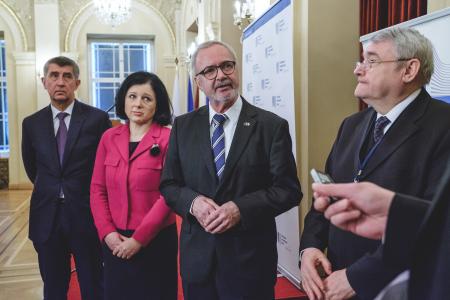 From left to right: First Deputy Prime Minister and Minister of Finance of the Czech Republic, Andrej Babiš, EU Commissioner Mrs Věra Jourová, EIB President Werner Hoyer and EIB Vice President Laszlo Baranyay.
