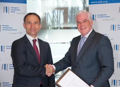 From the left: Rokas Masiulis, CEO General Manager of Klaipedos Nafta and EIB Vice-President Pim van Ballekom