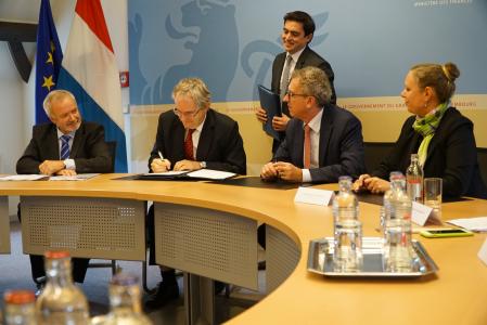 from left to right: Mr Werner Hoyer, President of the EIB, Mr Jonathan Taylor, Vice-President of the EIB, Mr Pierre Gramegna, Minister for Finance, and Ms Carole Dieschbourg, Minister for Environment