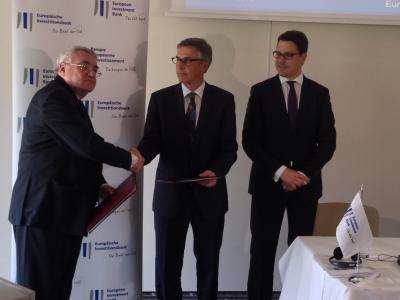 From left to right: László Baranyay, EIB Vice-President, Mr. Matjaž Knež, President of DARS Board and Gašpar Marc, Member of the DARS Management Board, CFO