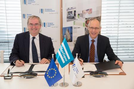 Mr Jonathan Taylor, EIB Vice-President and Ken Lagerborg, Group Treasurer, Atlas Copco
