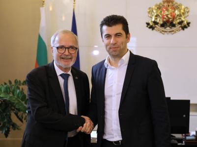EIB President Hoyer pledges support for Bulgarian economy, meets President Radev and Prime Minister Petkov