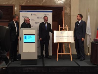 Mr Laszlo Baranyay, Vice President of the EIB Werner Hoyer, President of the EIB and Peter Kažimír, Deputy Prime Minister and Finance Minister