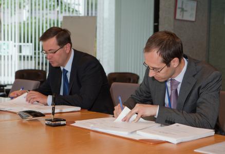 FROM LEFT TO RIGHT: Mr Zygmunti TRYBKA, Director of the Financing Department EFL and Mr Piotr KOZIOL, Director of the Legal Departement EFL