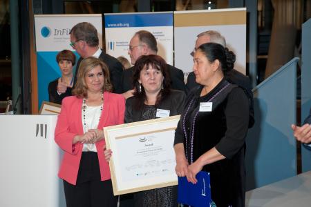 Moderation by Robert Christen,President, Boulder Institute of MicrofinanceWelcoming remarks by Dr Werner Hoyer,President of the European Investment Bankin the presence of Her Royal Highness the Grand Duchess of Luxembourg