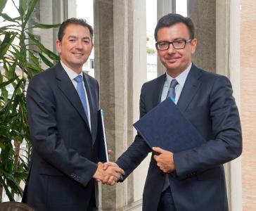 Francisco Gómez, consejero delegado de Banco Popular y Román Escolano, vicepresidente del Banco Europeo de Inversiones.