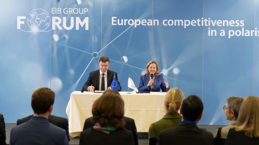 Valdis Dombrovskis Executive Vice-President for an Economy that Works for People Commissioner for Trade, European Commission, and Nadia Calviño, President of the EIB.