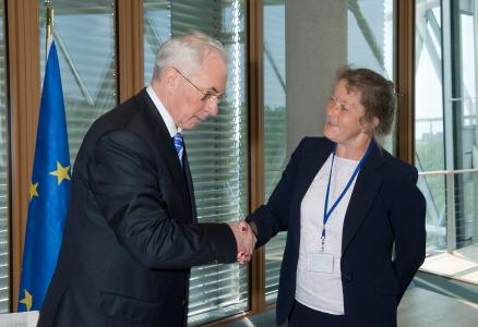 His Excellency Mykola Azarov, Prime Minister of Ukraine, with Eva Srejber, EIB Vice-president