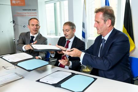 Signature event - From left to right: J.-C. Laloux, EIB General Director, Head of Lending Operations – S. Ouaki, European Commission, Head of Unit, DG Research and Innovation; H. Bultot, Univercells, Chief Executive officer