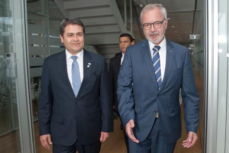 Mr Juan Orlando Hernández, President of the Republic of Honduras and Werner Hoyer, President of the EIB