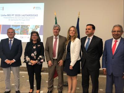 From left to right: C. Miguel, Secretary of State of Local Administration, I. Gomes, Vice-President of the National Association of Portuguese Municipalities, M. Centeno, Minister of Finance, E. Navarro, EIB Vice-President, P. Marques, Minister of Planning and Infrastructure and N. de Souza, Secretary of State of Development and Cohesion