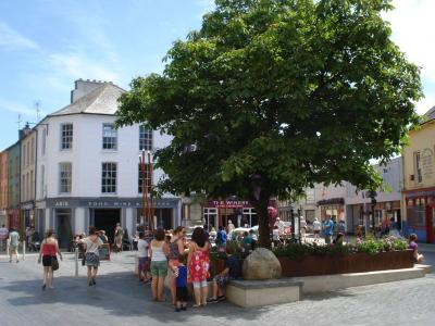 EIB backs EUR 35 million social and climate investment across Cork County 