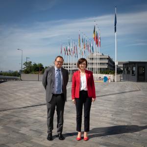 Romanian Health Minister visits EIB HQ to strengthen hospital investment and COVID-19 cooperation