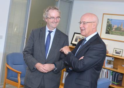 from left to right: Mr Jonathan Taylor, EIB Vice-president, and Professor Andrew Hamilton, Vice-Chancellor of Oxford University