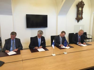 From left to right: European Commission Director for Regional Policy, Rudolf Niessler, Deputy Director of the European Investment Fund Hubert Cottogni, EIB Vice-President Jan Vapaavuori and Olli Rehn, Minister of Economic Affairs of Finland