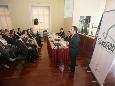 EIB Vice-President Román Escolano, President of IHRU, Vítor Reis and Minister of Environment, Spatial Planning and Energy, Jorge Moreira da Silva