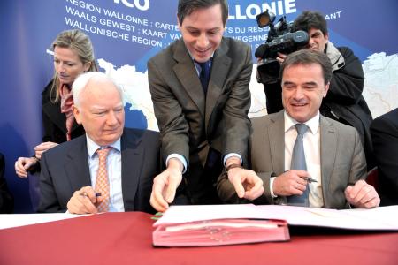 From left to right: Philippe Maystadt, President of the European Investment Bank (EIB) and Benoît Lutgen, the Walloon Region’s Minister of Public Works