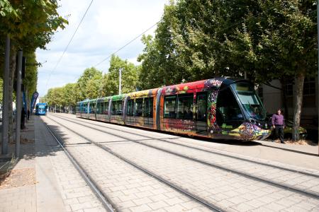 Construction de la troisième ligne de tramway, longue de 21,6 kilomètres, permettant de relier Juvignac à l'ouest à Lattes et Pérols au sud en passant par le centre de Montpellier ainsi que de l’extension ouest de la ligne 1 (d’une longueur de 0,8 km).