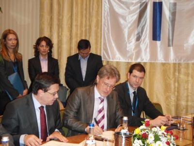 From left to right: Mr. Gheorghe Pogea, Minister of Public Finance of the Republic of Romania, Mr. Matthias Kollatz-Ahnen, Vice President of the EIB and Mr. Bogdan Dragoi, Secretary of State, Ministry of Public Finance of the Republic of Romania and Member of the EIB Board of Directors