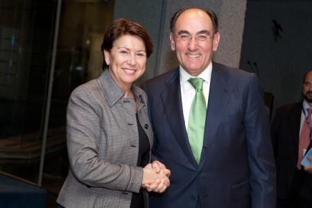 Mrs Magdalena Alvarez Arza Vice President of the EIB and MrIgnacio Sánchez Galán, President of Iberdrola