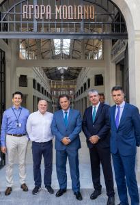 Greece’s Minister of Development and Investments Adonis Georgiadis (centre) poses alongside Deputy Minister of Development and Investments Yiannis Tsakiris, and the General Secretary of Public Investments and Infrastructure Dimitris Skalkos, accompanied by executives of the National Bank of Greece and the FAIS GROUP.