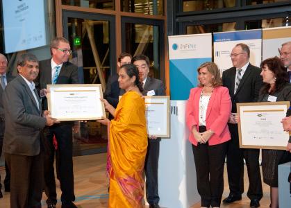 Moderation by Robert Christen,President, Boulder Institute of MicrofinanceWelcoming remarks by Dr Werner Hoyer,President of the European Investment Bankin the presence of Her Royal Highness the Grand Duchess of Luxembourg