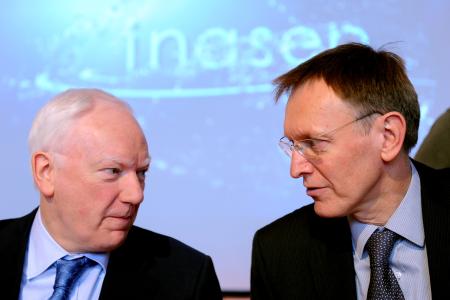 From left to right: Philippe Maystadt, President of the EIB; Janez Pocnik, European Commissionaire