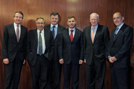 From left to right: Ulrich Schröder (KfW) - Franco Bassanini (CDP) - Augustin de Romanet (CDC) - Zbigniew Jagiello ( PKO Bank Polski ) - Philippe Maystadt (EIB) - José María Ayala (ICO)