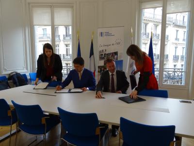 from left to right: Mr Kanysh Tuleushin, Chairman of DAMU, and Mr Heinz Olbers, European Investment Bank