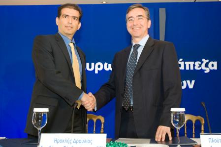 From left to right: Mr Herakles Droulias, CEO of the School Buildings Organisation S.A (SBO) and EIB Vice-President Plutarchos Sakellaris