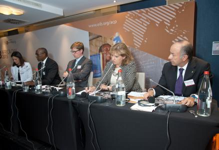 from left to right: Ms Julie Scheier, CCTV News; Mr Kevin Kariuki,Industrial Promotion Services; Mr Olivier de Block, Siemens; Ms Julia Prescot, Meridiam Infrastructure Finance; Mr Américo Abreu Ferreira, Águas de Portugal