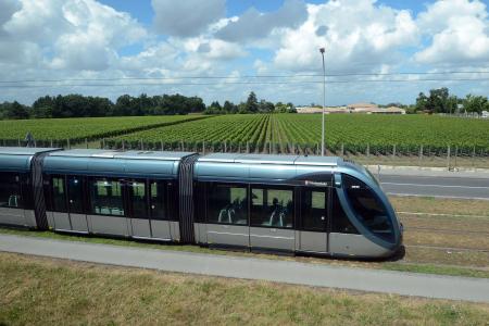Extension, for a total of 20km, of three lines of the Bordeaux's tram system