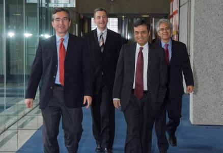 Mr Plutarchos Sakellaris, Vice President of the EIB and Mr Murilo Portugal, International Monetary Fund Deputy Managing Director