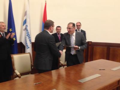 from left to right: Jan Vapaavuori, Vice-President of the EIB, and Mr Vardan Aramyan, Minister of Finance of Armenia