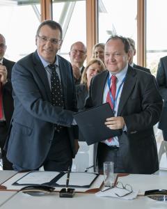 Signature of the Biondvax project. Contingent risk sharing loan for the research and development of a new vaccine against flu pandemic. Signing Vice-President Ambroise Fayolle and Dr. Ron Babecoff, CEO of BiondVax.