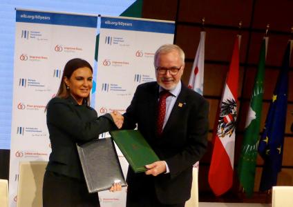 EIB President W. Hoyer and Egyptian Minister of Investment and International Cooperation Dr. S. Nasr agree EUR 350 million new EIB support to upgrade Line of of the Cairo Metro