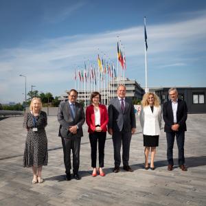 Romanian Health Minister visits EIB HQ to strengthen hospital investment and COVID-19 cooperation