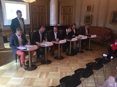 From left to right: Mr John Liljelund of AW-Energy, Mr Risto Vuohelainen of Canatu, Mr Jan Vapaavuori, EIB Vice President, Mr John Engström of Enevo, Mr Mikael Gummerus of Frosmo, and Mr Tuomas Tenkanen of Mobidiag.