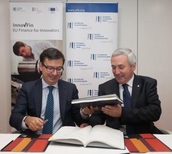 EIB Vice-President Román Escolano and Danobat Group’s CEO Iñigo Ucín Azcue
