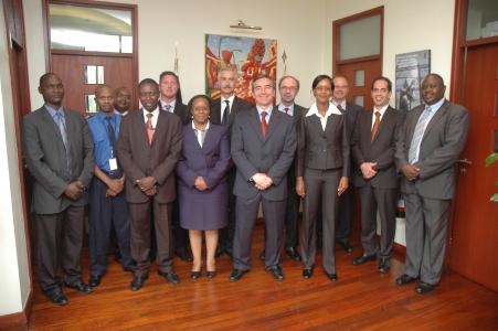 EIB Vice President Sakellaris visiting the EIB regional office in Nairobi