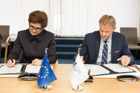 From left to right: Bulgarian Deputy Minister of finance Marinela Petrova, and EIB Vice-President Vazil Hudák.