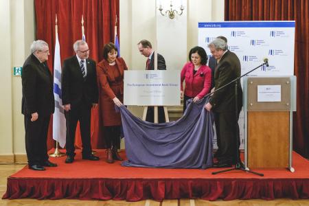 From left to right: EIB Vice President Laszlo Baranyay, EIB President Werner Hoyer, The Head of the EIB Office in Prague Mrs. Hana Kaloudová, EU Commissioner Mrs Věra Jourová, First Deputy Prime Minister and Minister of Finance of the Czech Republic, Andrej Babiš and Mr Vladimír Dlouhý, President of the Economic Chamber of the Czech Republic.