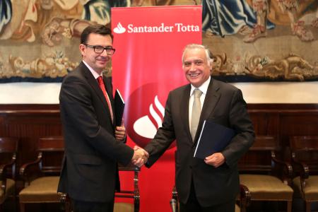 EIB Vice-President Román Escolano and the President of the Executive Committee of Banco Santander Totta, António Vieira Monteiro