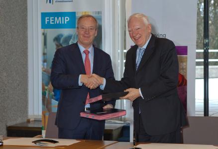 From left to right: Mr Thunell, Chief Executive Officer IFC Mr Philippe Maystadt, President of the EIB