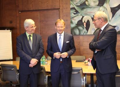From left to right: Mr Peter Palecka, Senior Executive Director of Komerční Banka, Mr Vazil Hudák, EIB Vice-President, and Mr Albert Le Dirac’h, Chief Executive Officer of Komerční Banka.