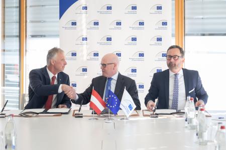 EIB and Energie AG Signature