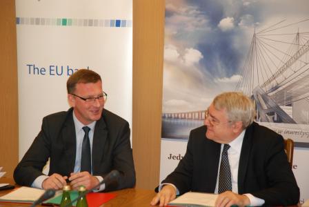 Mr Dariusz Kacprzyk President of the BANK GOSPODARSTWA KRAJOWEGO and Mr Laszlo Baranyay Vice President of the EUROPEAN INVESTMENT BANK