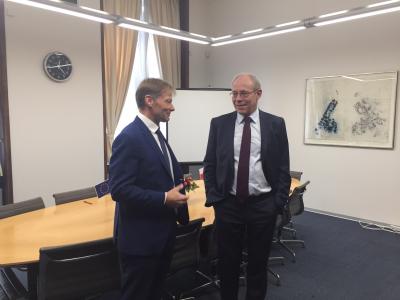 EIB teams up with KB to battle youth unemployment, climate change