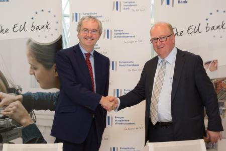 From left to right: Mr Jonathan Taylor, Vice-president of the EIB and Mr Niels Jacobsen, President and CEO of William Demant